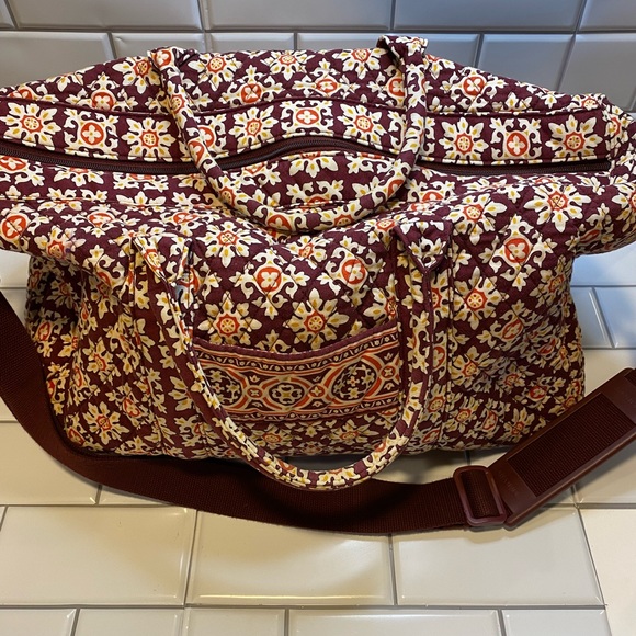 Vera Bradley Large Weekender Travel Bag - VINTAGE MEDALLION - Picture 3 of 14